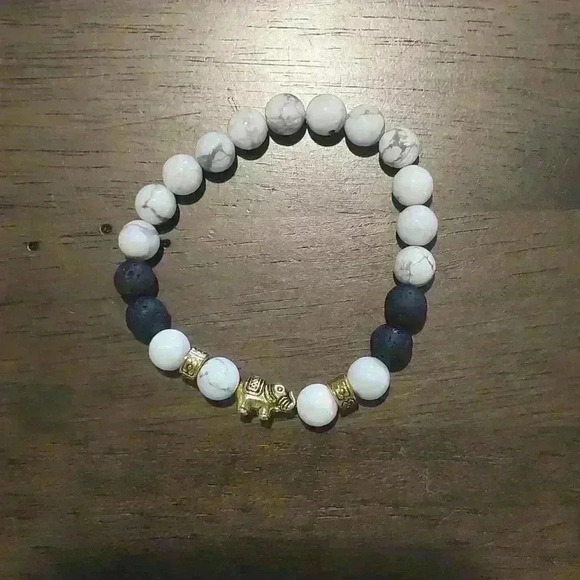 Howlite stone diffuser bracelet - Picture 1 of 1